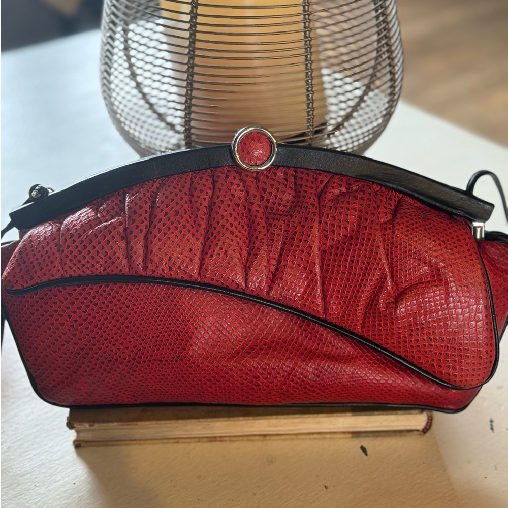 Amazing condition vintage Robert Bestien purse.